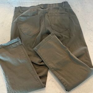 Democracy Olive Green capri Trousers